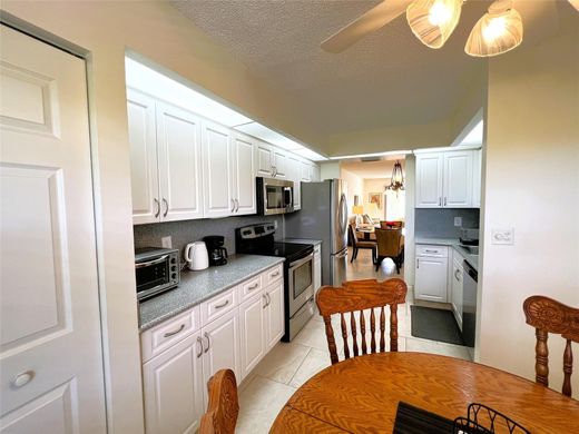 Residential complexes in Coconut Creek, Broward County