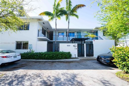 Residential complexes in Fort Lauderdale, Broward County