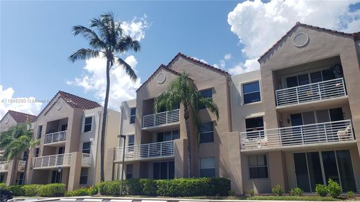 ハリウッド, Broward Countyのアパートメント・コンプレックス