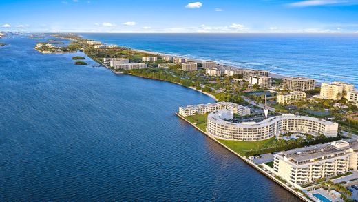 Residential complexes in Palm Beach, Florida
