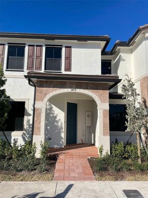 Townhouse in Hialeah, Miami-Dade