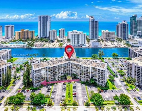 Residential complexes in Hallandale, Broward County