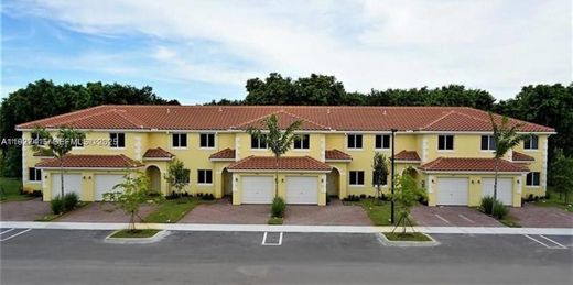 تاون هاوس ﻓﻲ North Lauderdale, Broward County