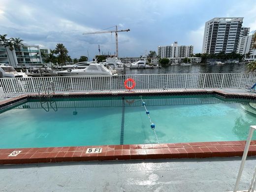 Residential complexes in North Bay Village, Miami-Dade