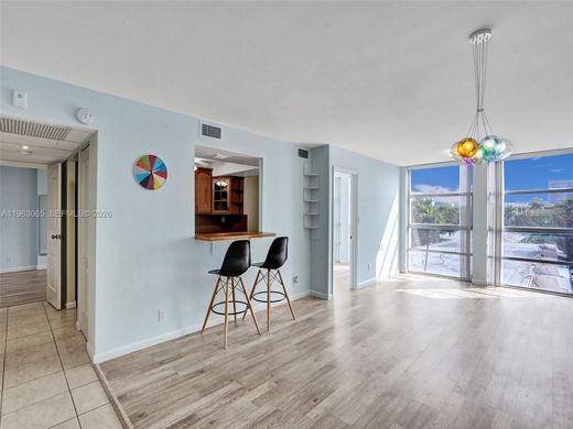 Residential complexes in Hallandale, Broward County