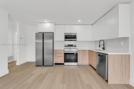 Residential complexes in Fort Lauderdale, Broward County
