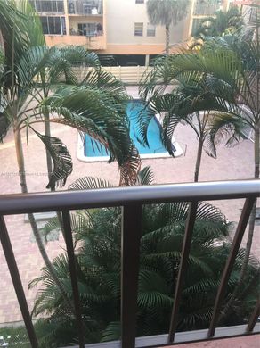 Жилой комплекс, Hialeah, Miami-Dade County