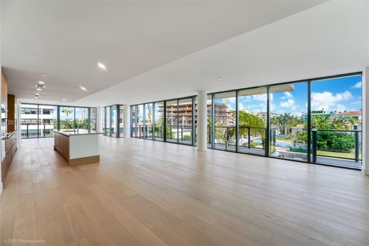 Residential complexes in Bay Harbor Islands, Miami-Dade
