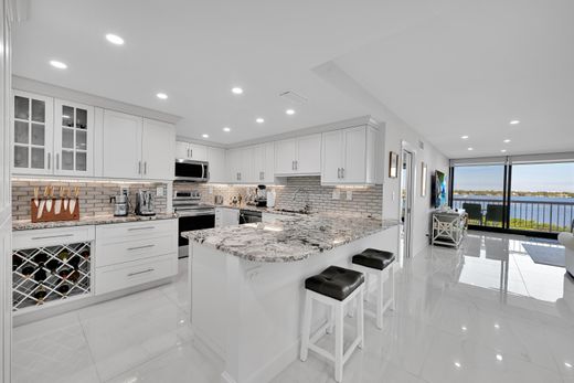 Residential complexes in Palm Beach, Florida