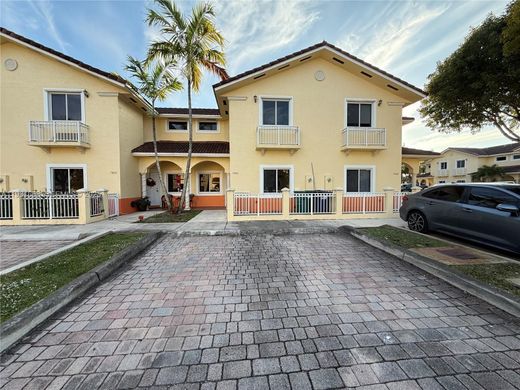 Townhouse - Hialeah, Miami-Dade County