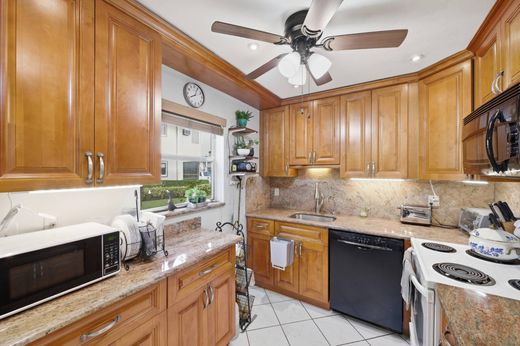 Residential complexes in Delray Beach, Palm Beach