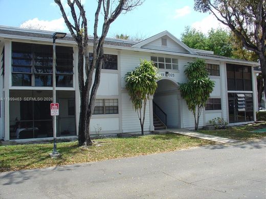 Residential complexes in Hialeah, Miami-Dade