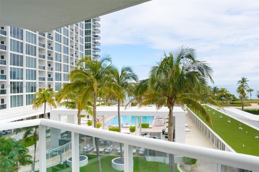 Residential complexes in Bal Harbour, Miami-Dade