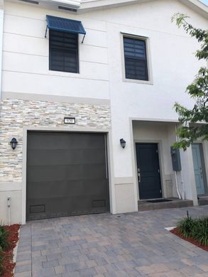 Townhouse in Pompano Beach, Broward County