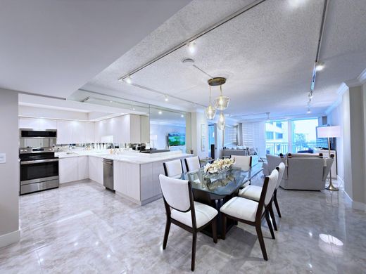 Residential complexes in South Palm Beach, Palm Beach