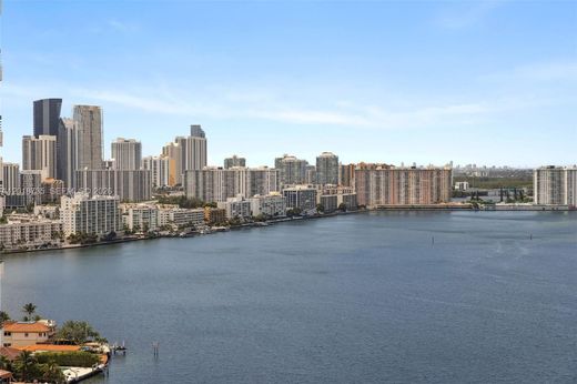 Kamienica w Aventura, Miami-Dade County