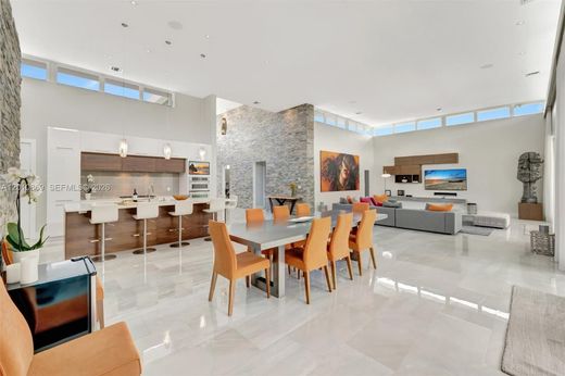 Villa in Hallandale, Broward County