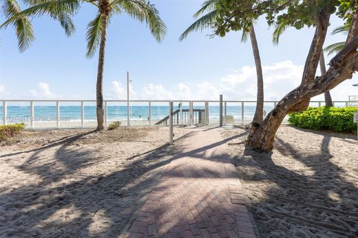 Residential complexes in Hollywood, Broward County