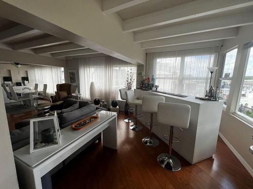 Residential complexes in Fort Lauderdale, Broward County