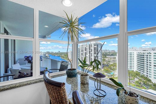 Residential complexes in Fort Lauderdale, Broward County