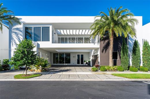 Villa - Doral, Miami-Dade County