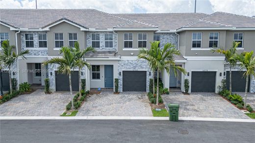 Townhouse in Pembroke Pines, Broward County