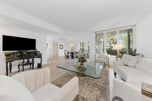 Residential complexes in Boca Raton, Palm Beach
