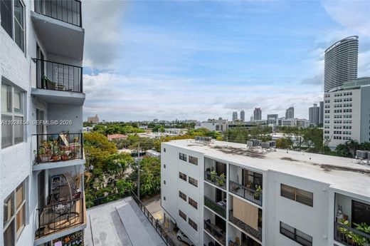 Residential complexes in Miami Beach, Miami-Dade