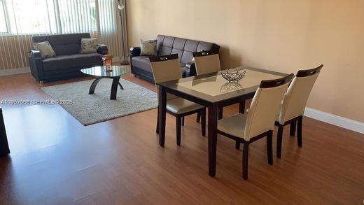 Residential complexes in Hallandale, Broward County