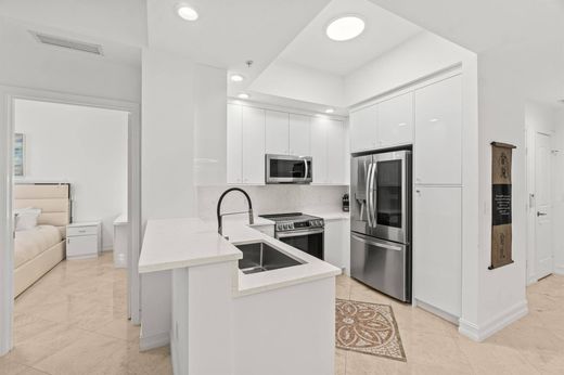 Residential complexes in West Palm Beach, Palm Beach