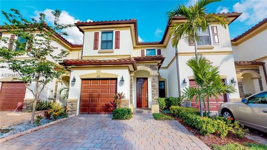 Townhouse in Hialeah, Miami-Dade