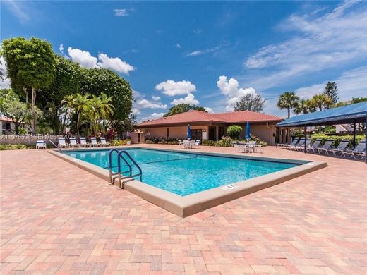 Residential complexes in Boca Raton, Palm Beach