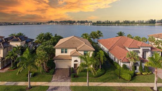 Villa in Parkland, Broward County