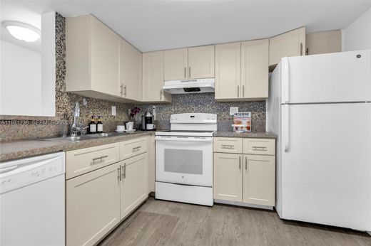 Residential complexes in Sunrise, Broward County