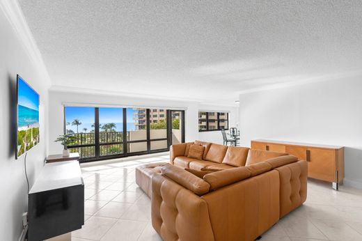 Residential complexes in Lauderdale by the sea, Broward County