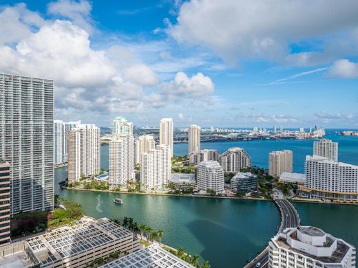 マイアミ, Miami-Dade Countyのアパートメント・コンプレックス