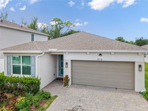 Villa - Greenacres City, Palm Beach County