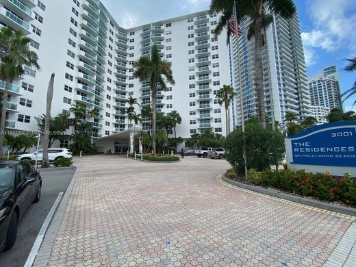 Residential complexes in Hollywood, Broward County