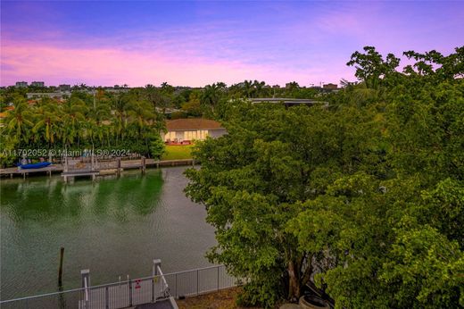 Komplex apartman Bay Harbor Islands, Miami-Dade County