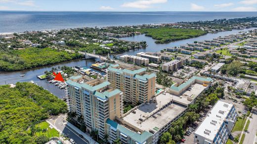 Residential complexes in Boynton Beach, Palm Beach