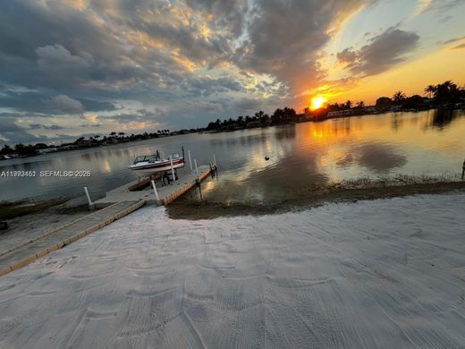 Villa Hialeah, Miami-Dade County