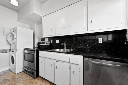 Residential complexes in Fort Lauderdale, Broward County