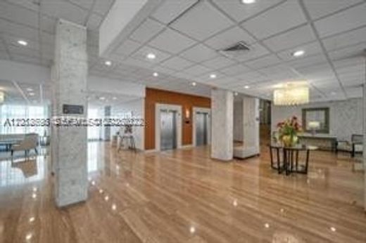 Kamienica w Hallandale Beach, Broward County