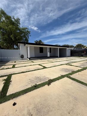 Villa in North Miami, Miami-Dade