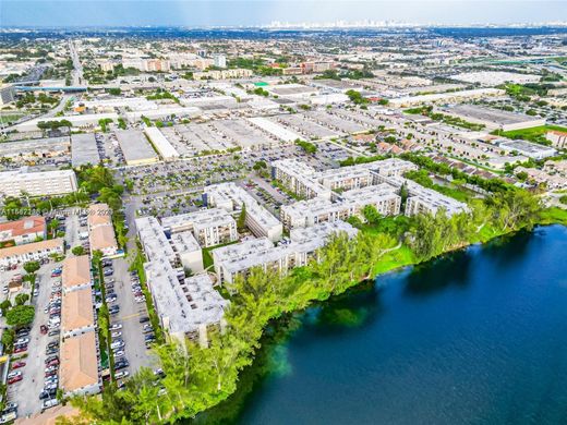 Complesso residenziale a Hialeah Gardens, Miami-Dade County
