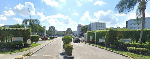 ミラマー, Broward Countyのアパートメント・コンプレックス