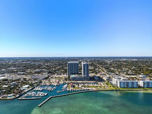 Residential complexes in Lake Park, Palm Beach