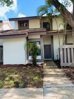 Townhouse in Estates of Fort Lauderdale  (historical), Broward County