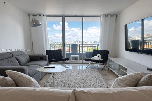 Residential complexes in Miami Beach, Miami-Dade