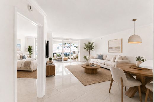 Residential complexes in Boca Raton, Palm Beach